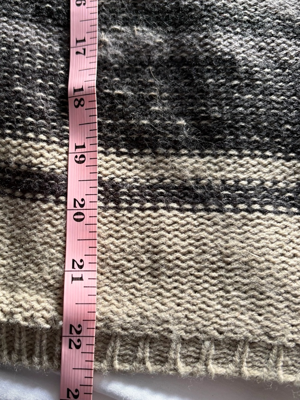 Saks Fifth Avenue Women’s Tan and Black Knitted Hooded Poncho OS - Picture 8 of 8